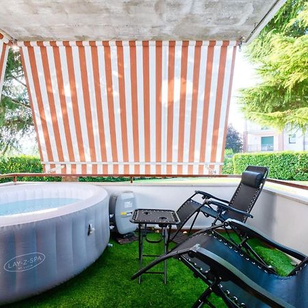 Wolf House - Peschiera Holiday - Jacuzzi Privata Peschiera del Garda Exterior foto