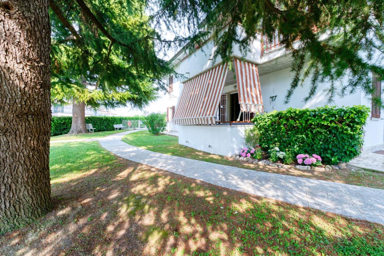 Wolf House - Peschiera Holiday - Jacuzzi Privata Peschiera del Garda Exterior foto