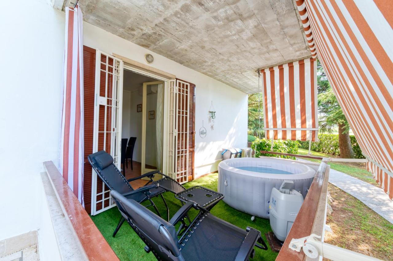 Wolf House - Peschiera Holiday - Jacuzzi Privata Peschiera del Garda Exterior foto
